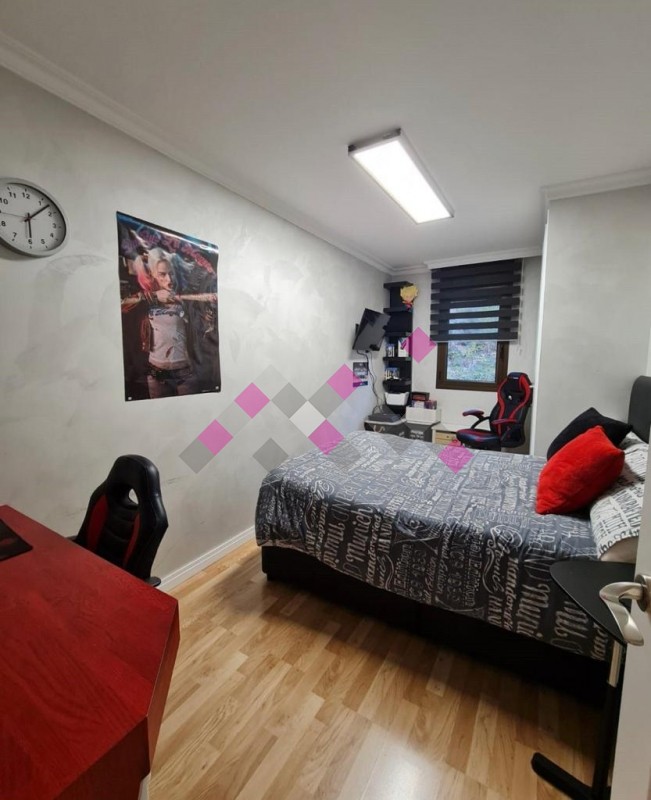 Renovated apartment located in residential area in Sant Juli de Lria-Sant Juli de Lria-